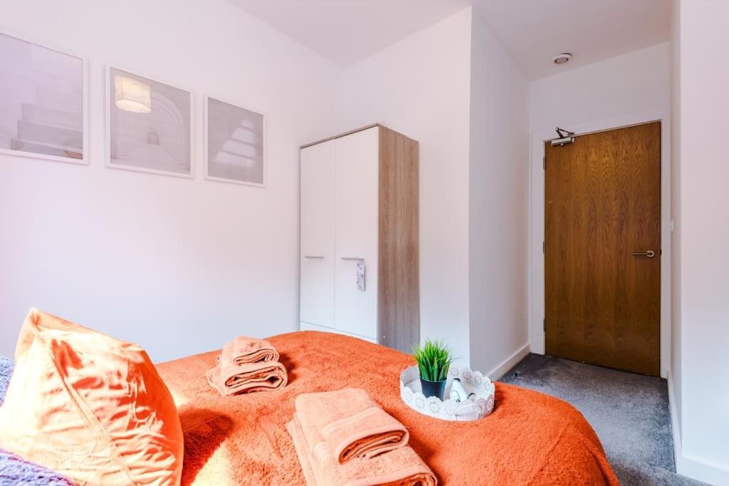Stylish Apartment, Pool Table, Sleep 6, Location *