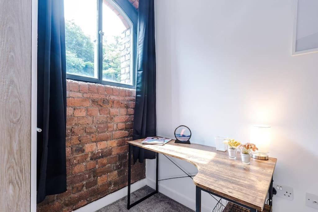 Stylish Apartment, Pool Table, Sleep 6, Location Apartment