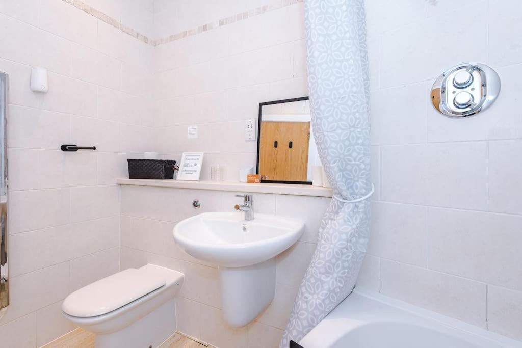 Stylish Apartment, Pool Table, Sleep 6, Location