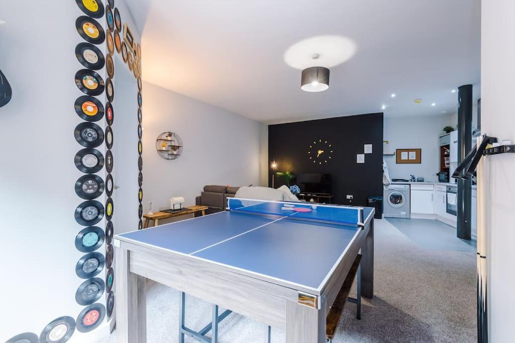 Apartment Stylish Apartment, Pool Table, Sleep 6, Location
