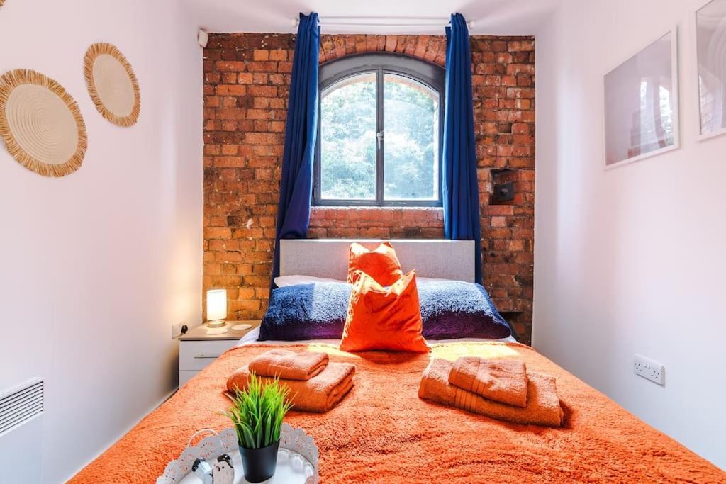 Stylish Apartment, Pool Table, Sleep 6, Location *