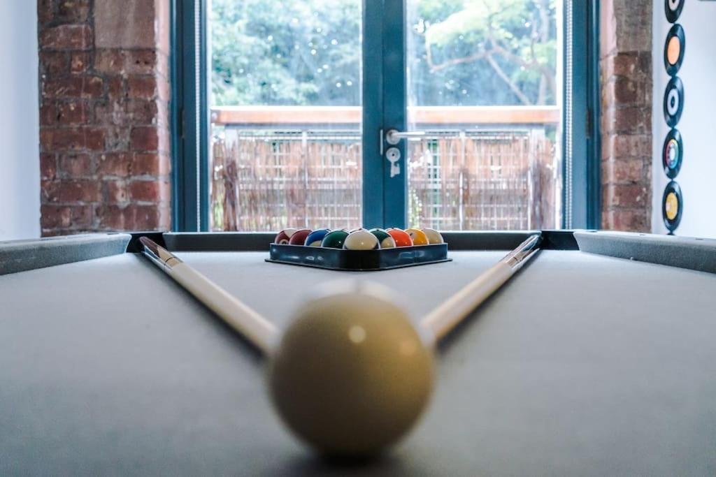 Stylish Apartment, Pool Table, Sleep 6, Location * Liverpool