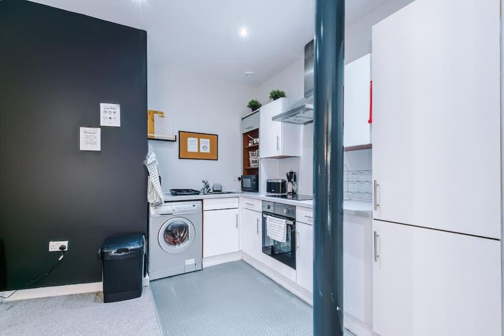 Stylish Apartment, Pool Table, Sleep 6, Location *