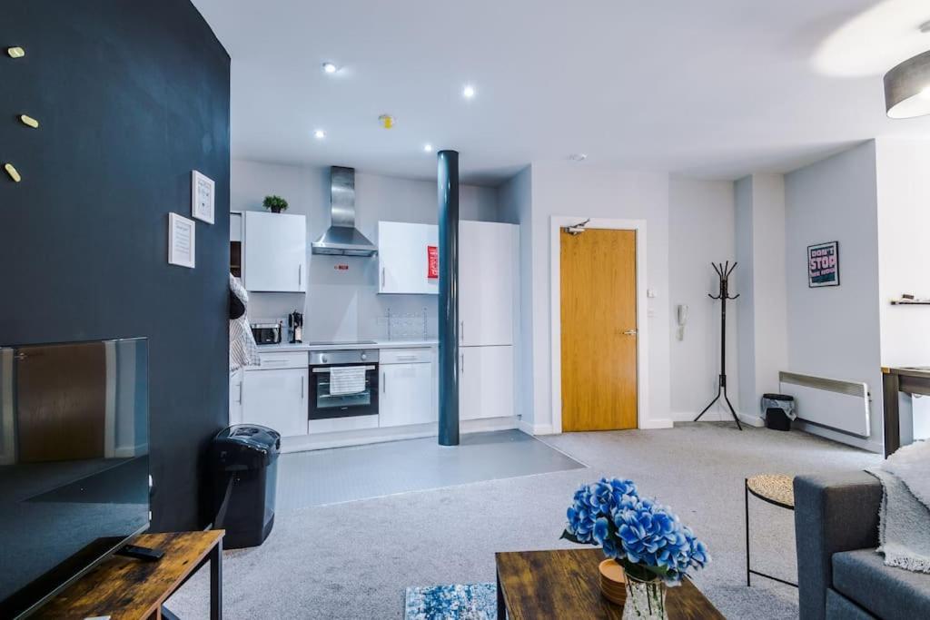 Stylish Apartment, Pool Table, Sleep 6, Location *