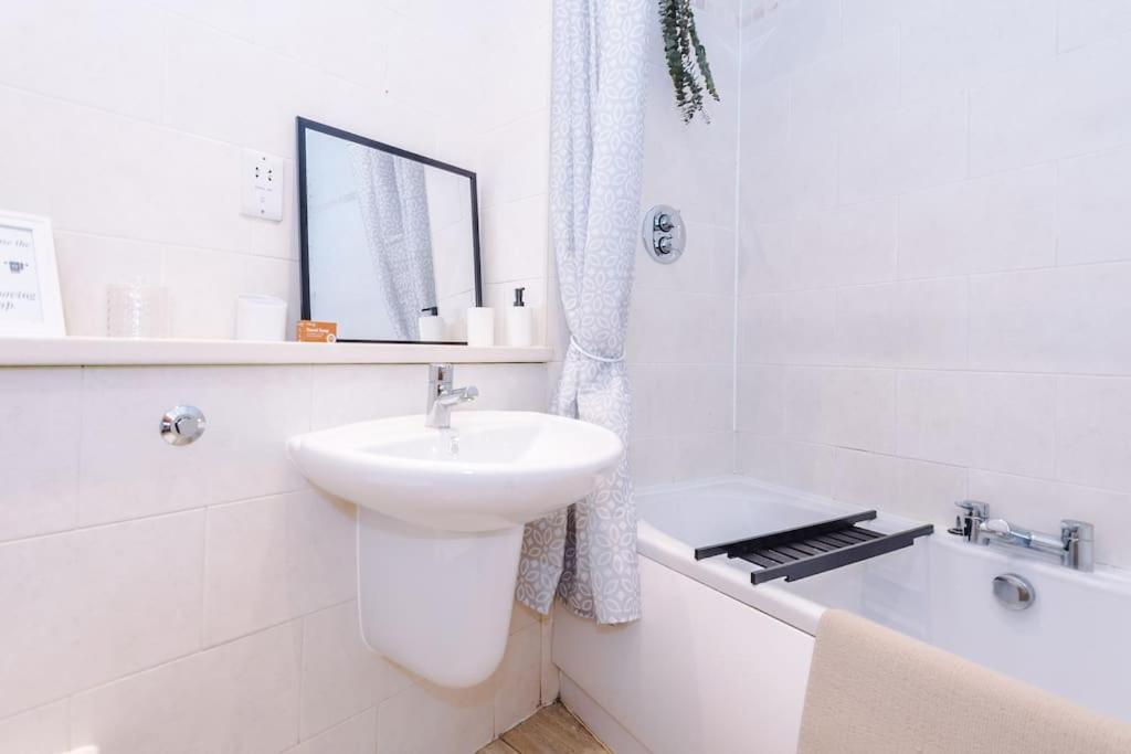 Apartment Stylish Apartment, Pool Table, Sleep 6, Location Liverpool