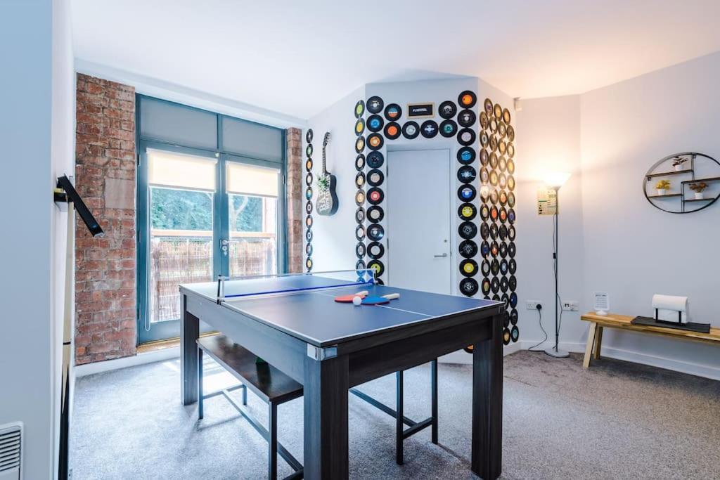 Stylish Apartment, Pool Table, Sleep 6, Location Apartment *