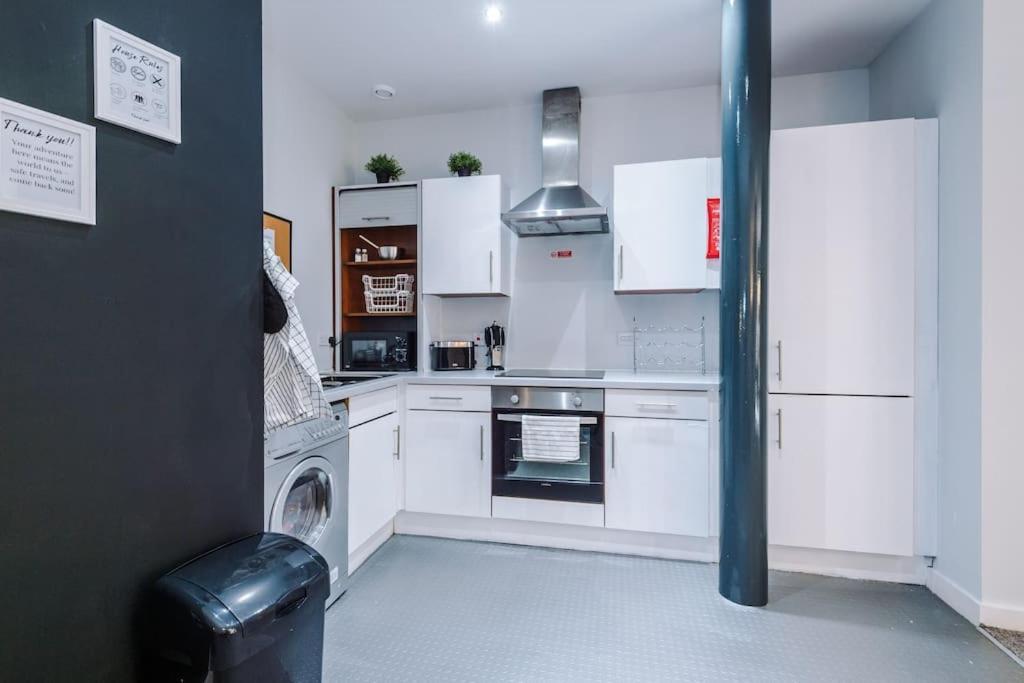 Stylish Apartment, Pool Table, Sleep 6, Location Apartment Liverpool