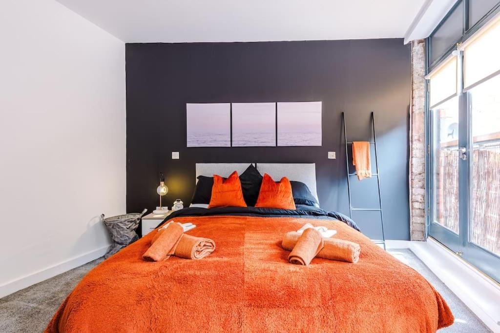Stylish Apartment, Pool Table, Sleep 6, Location *