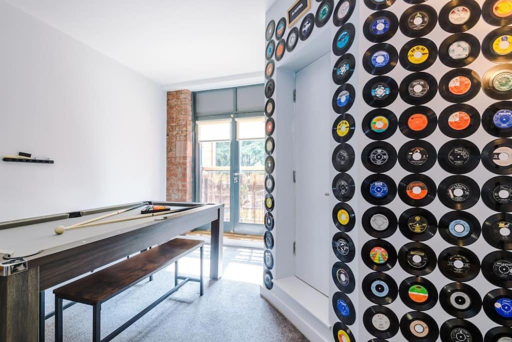 Apartment Stylish Apartment, Pool Table, Sleep 6, Location